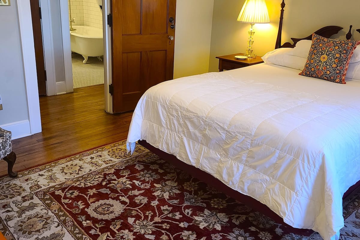 Standard Room, Hill View | Bed sheets