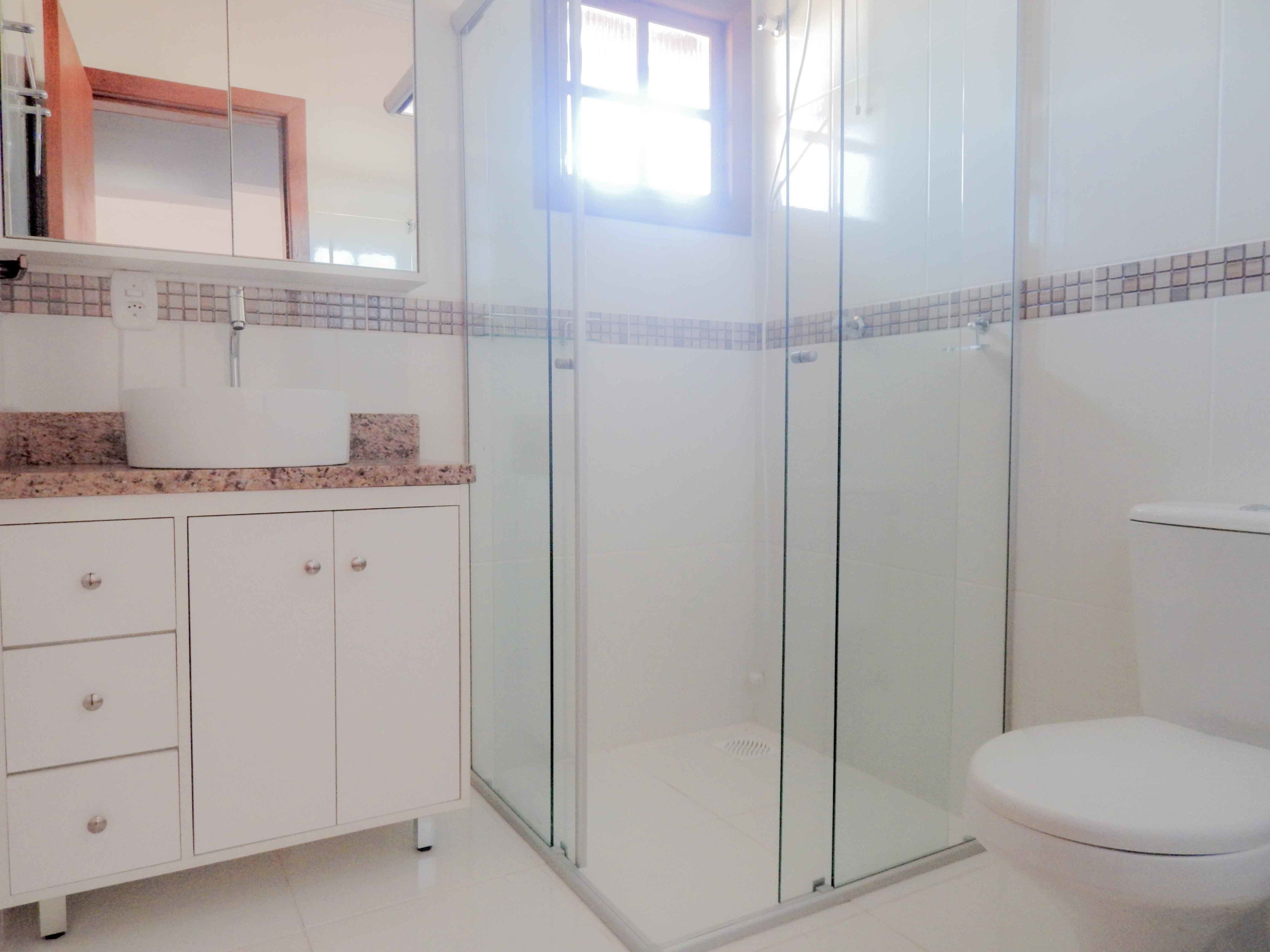 Traditional Apartment, 2 Bedrooms | Bathroom | Shower, towels