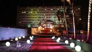Front of property - evening/night - Hotel Ngor Diarama (Dakar)