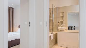 Superior Apartment | In-room safe, iron/ironing board, cribs/infant beds, free WiFi