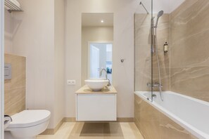 Studio | Bathroom | Free toiletries, hair dryer, towels