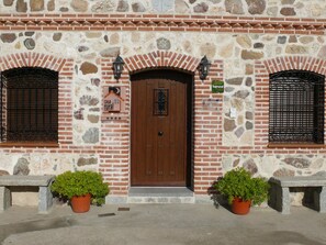 Front of property - Casa Rural Duquesa De La Conquista (Vega de Santa Maria)