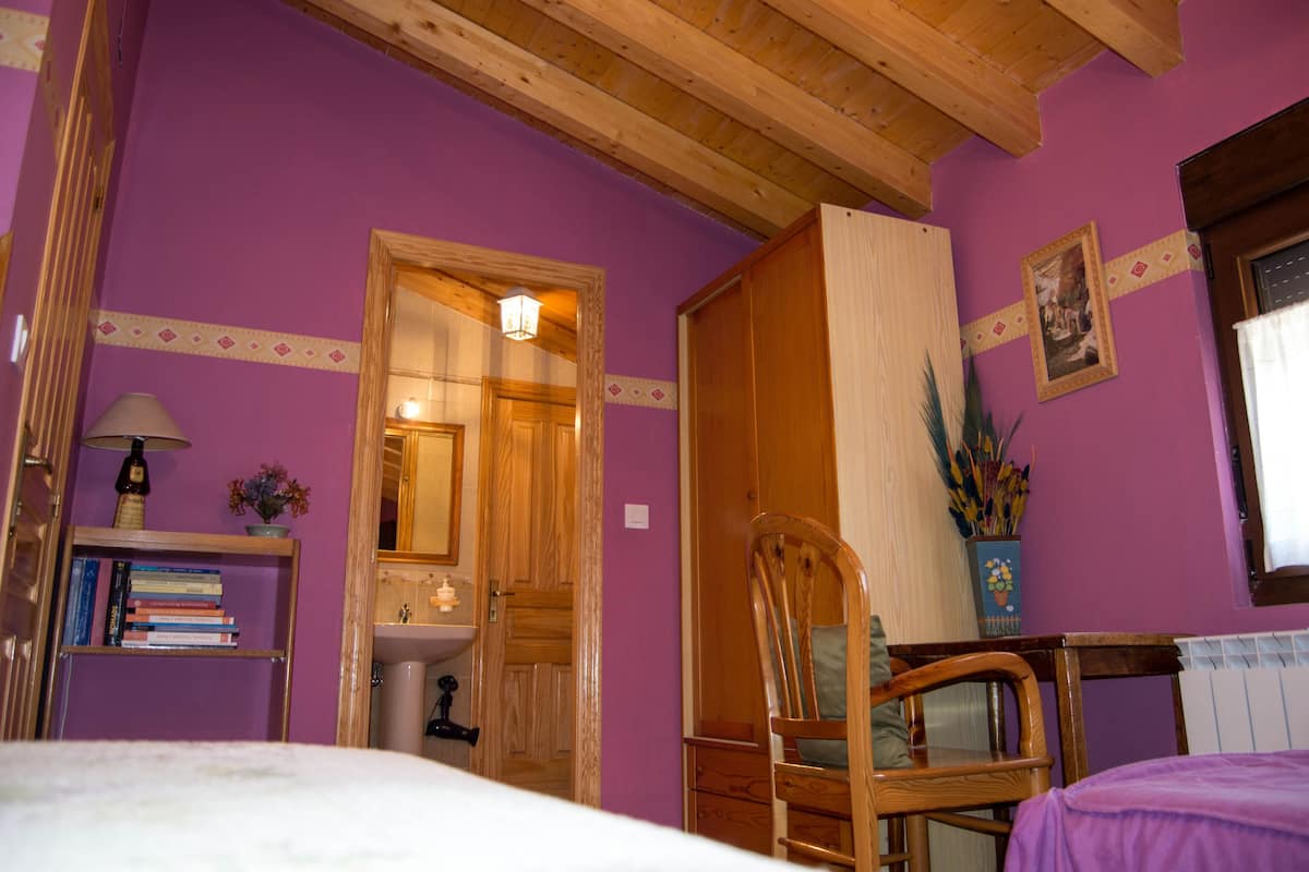 4 habitaciones, ropa de cama de alta calidad y cortinas blackout