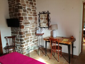 Design-Doppelzimmer, 1 Queen-Bett, Terrasse, zum Garten hin | Zimmerausstattung