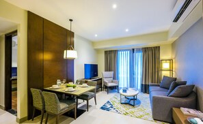 LED テレビ、DVD プレーヤー