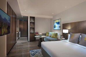 尊贵开间, 厨房 | 客房内保险箱、办公桌、笔记本电脑工作区、隔音