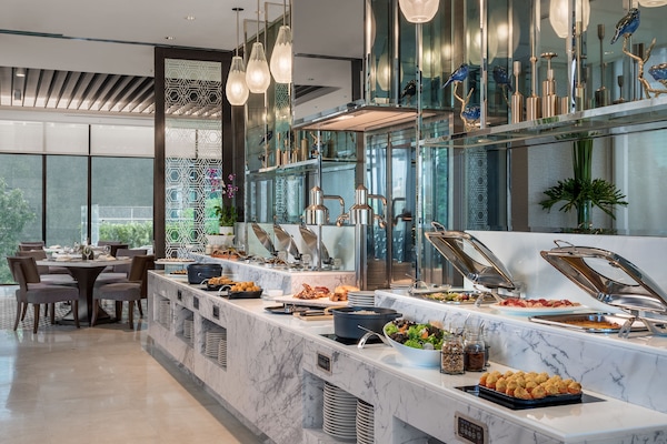 Daily buffet breakfast for a fee
