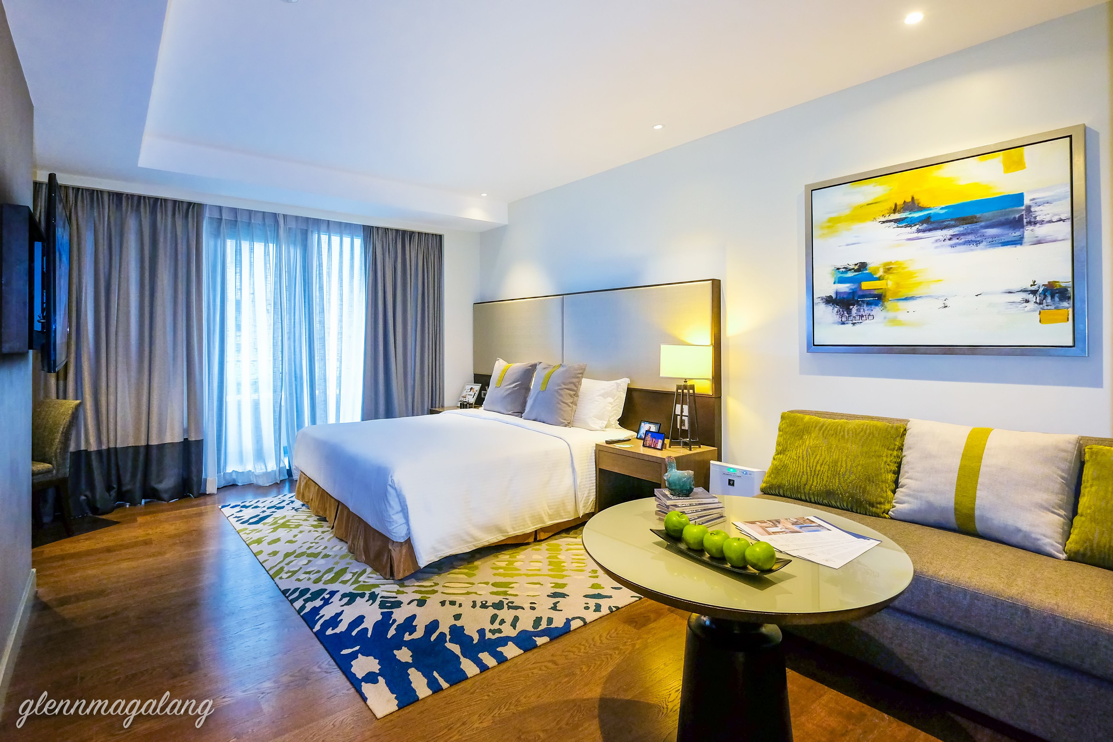 studio premier, 1 king bed, kitchen | 1 bedroom, in-room safe, desk, laptop workspace