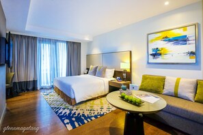 プレミア スタジオ キングベッド 1 台 キッチン | セーフティボックス (室内)、デスク、ノートパソコン用作業スペース、防音設備