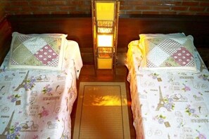 2 bedrooms, iron/ironing board, free WiFi, bed sheets - Chalé 58 (Gramado)