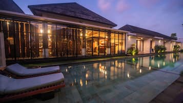 Lagoon Pool Access | Vista balcone