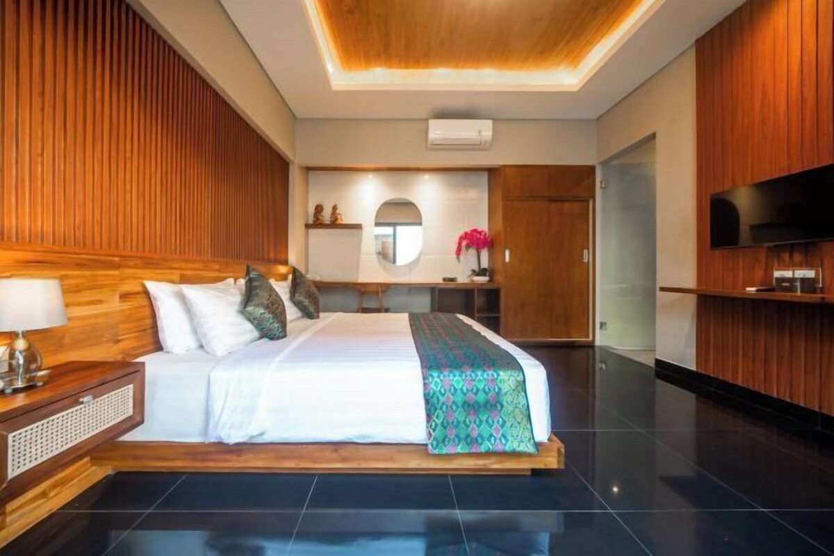 Ropa de cama de alta calidad, minibar, caja fuerte y escritorio