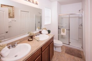 House, 5 Bedrooms | Bathroom