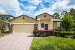 House, 5 Bedrooms | Exterior