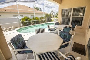 House, 4 Bedrooms | Balcony