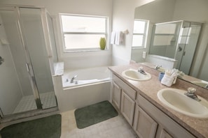 House, 4 Bedrooms | Bathroom