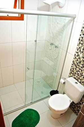 Casa estándar, 2 habitaciones | Baño | Regadera y toallas 