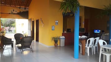 Café da manhã com buffet grátis todos os dias