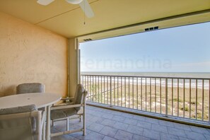 Outdoor dining - Oceanfront Condo, Private Walkway to the Beach by RedAwning (Fernandina Beach)