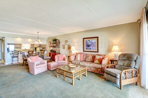Living area - Oceanfront Condo, Private Walkway to the Beach by RedAwning (Fernandina Beach)