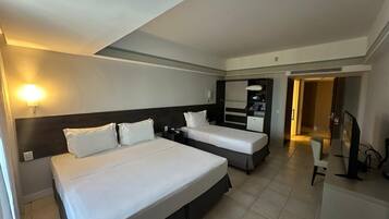 Minibar, free WiFi, bed sheets