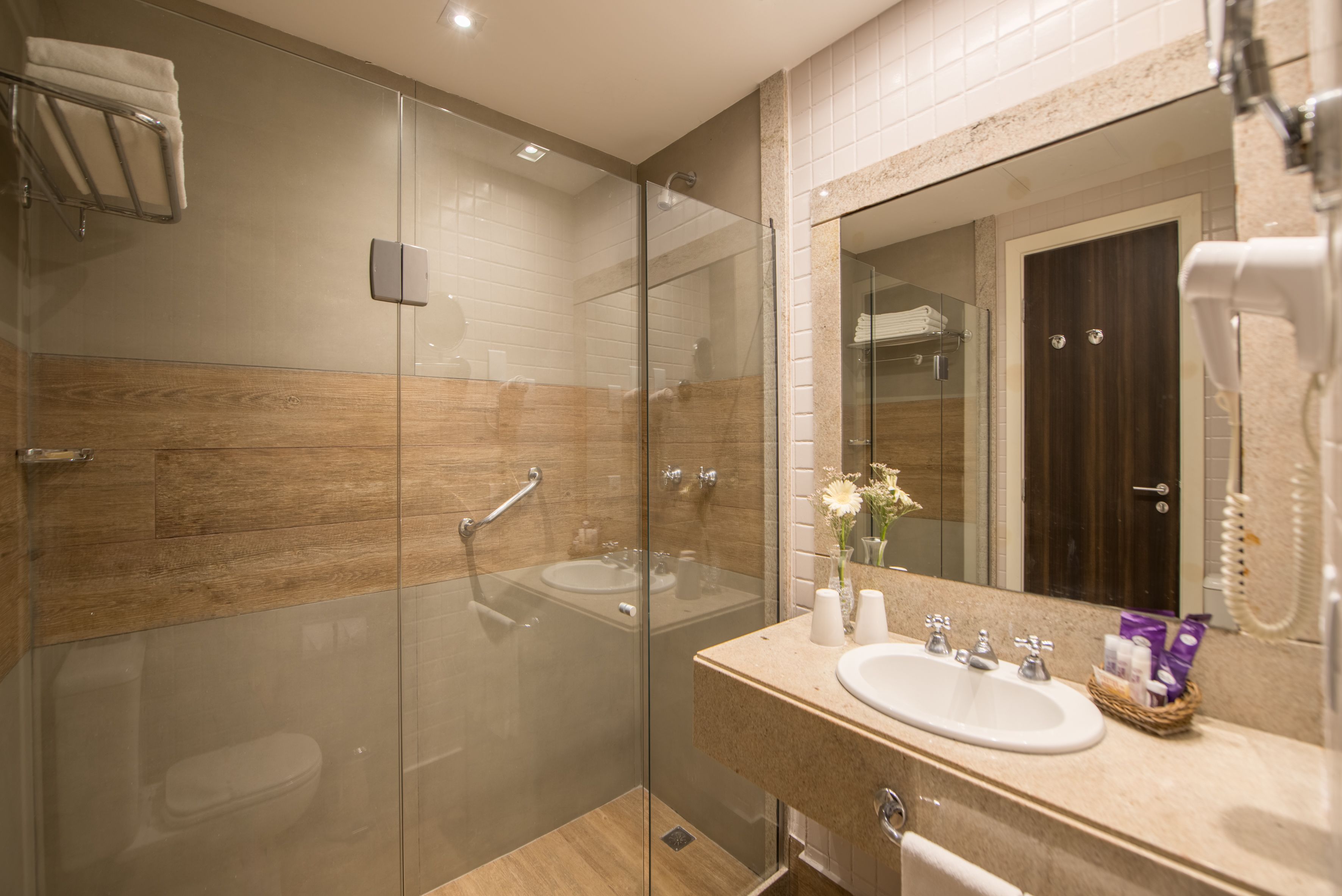 family room, sea view | bathroom | shower, rainfall showerhead, free toiletries, towels