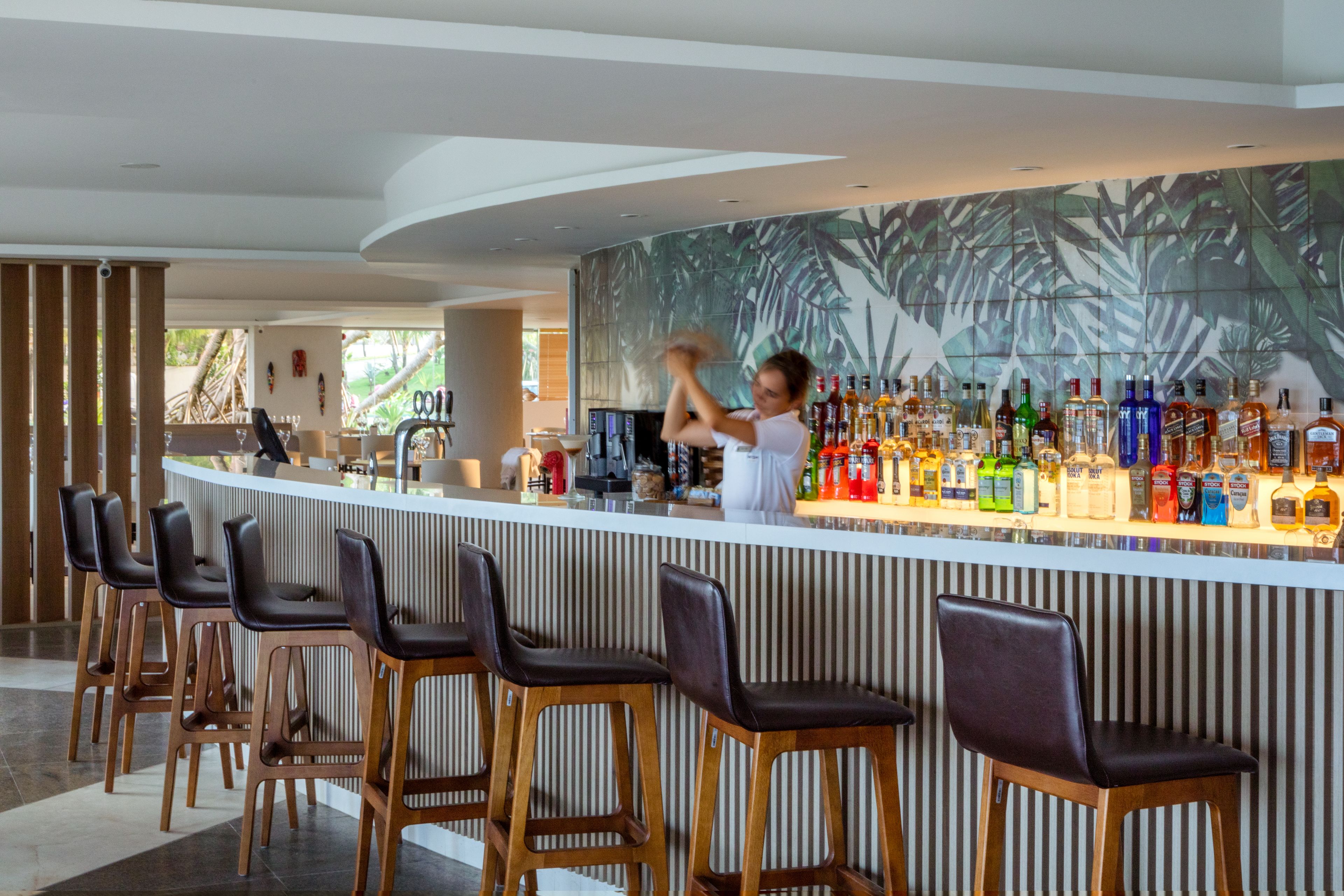 Bar (trong khuôn viên)