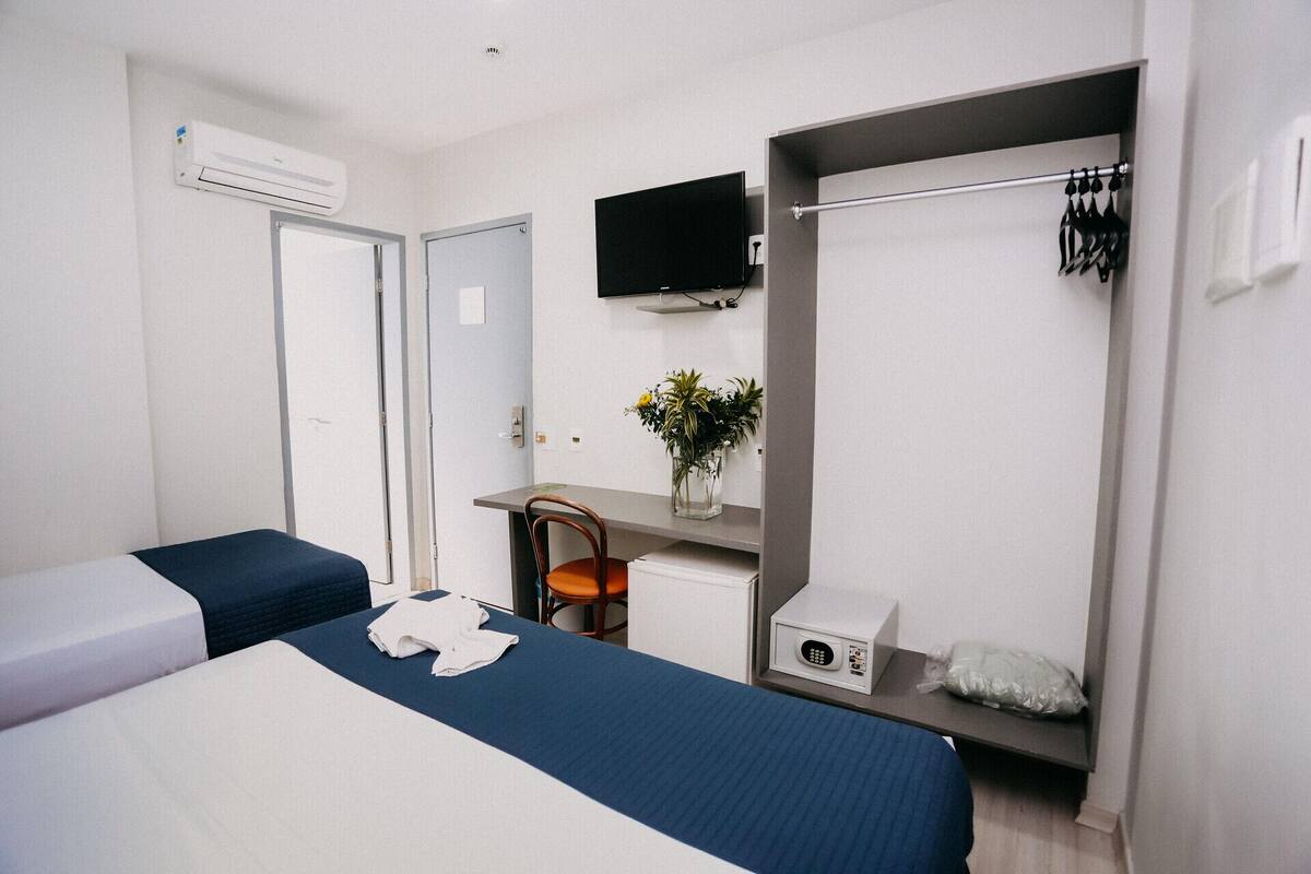 Minibar, bureau, rideaux d’obscurcissement, système d’insonorisation