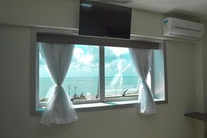 迷你吧、办公桌、遮光窗帘、隔音