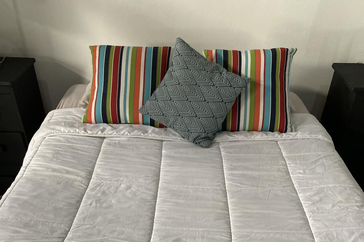 Iron/ironing board, free WiFi, bed sheets