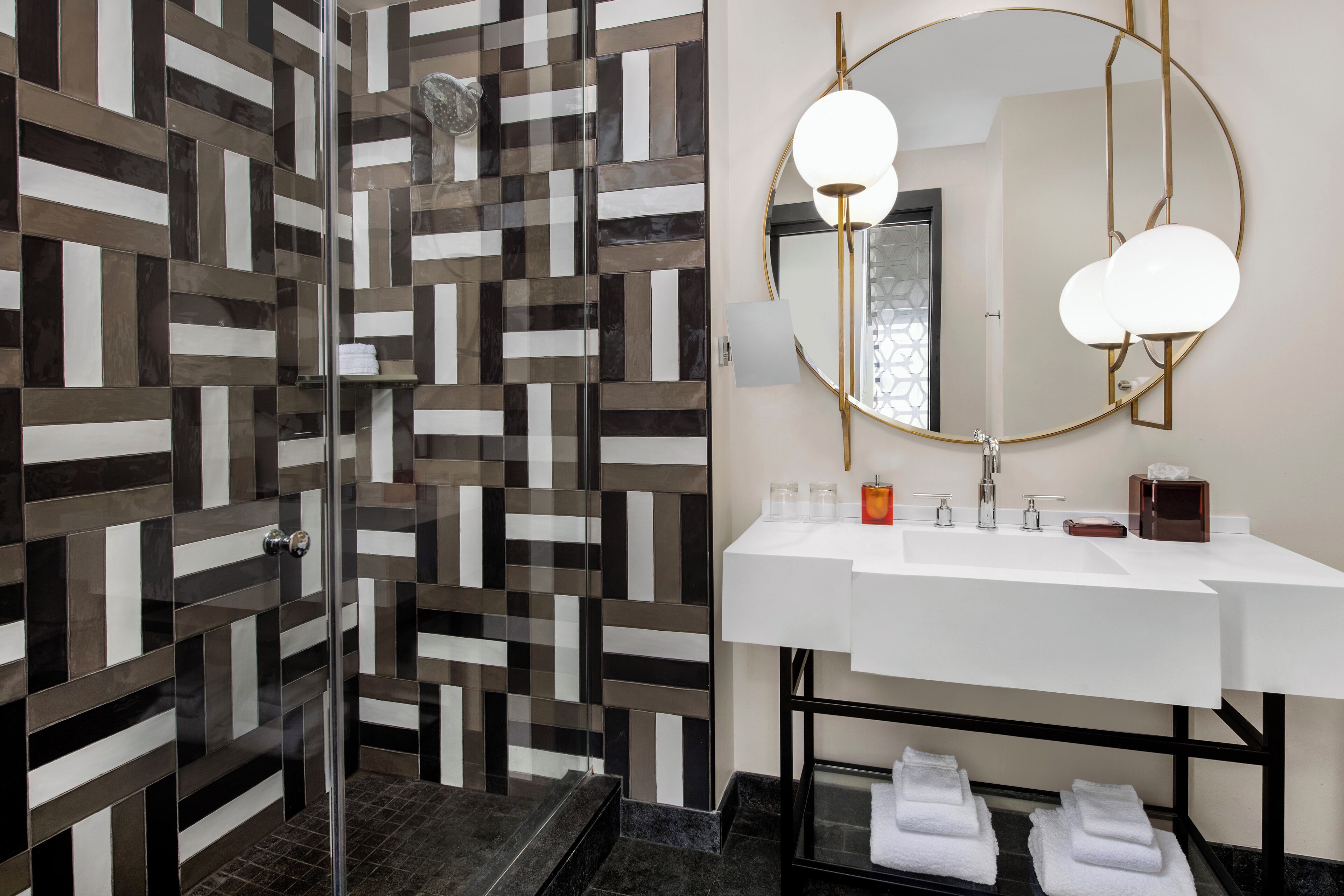 suite, 1 king bed, city view | bathroom | shower, deep-soaking bathtub, rainfall showerhead, designer toiletries