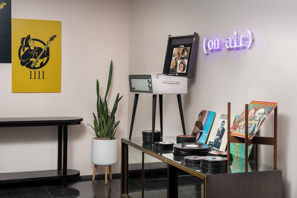 The Troubadour Hotel New Orleans by null