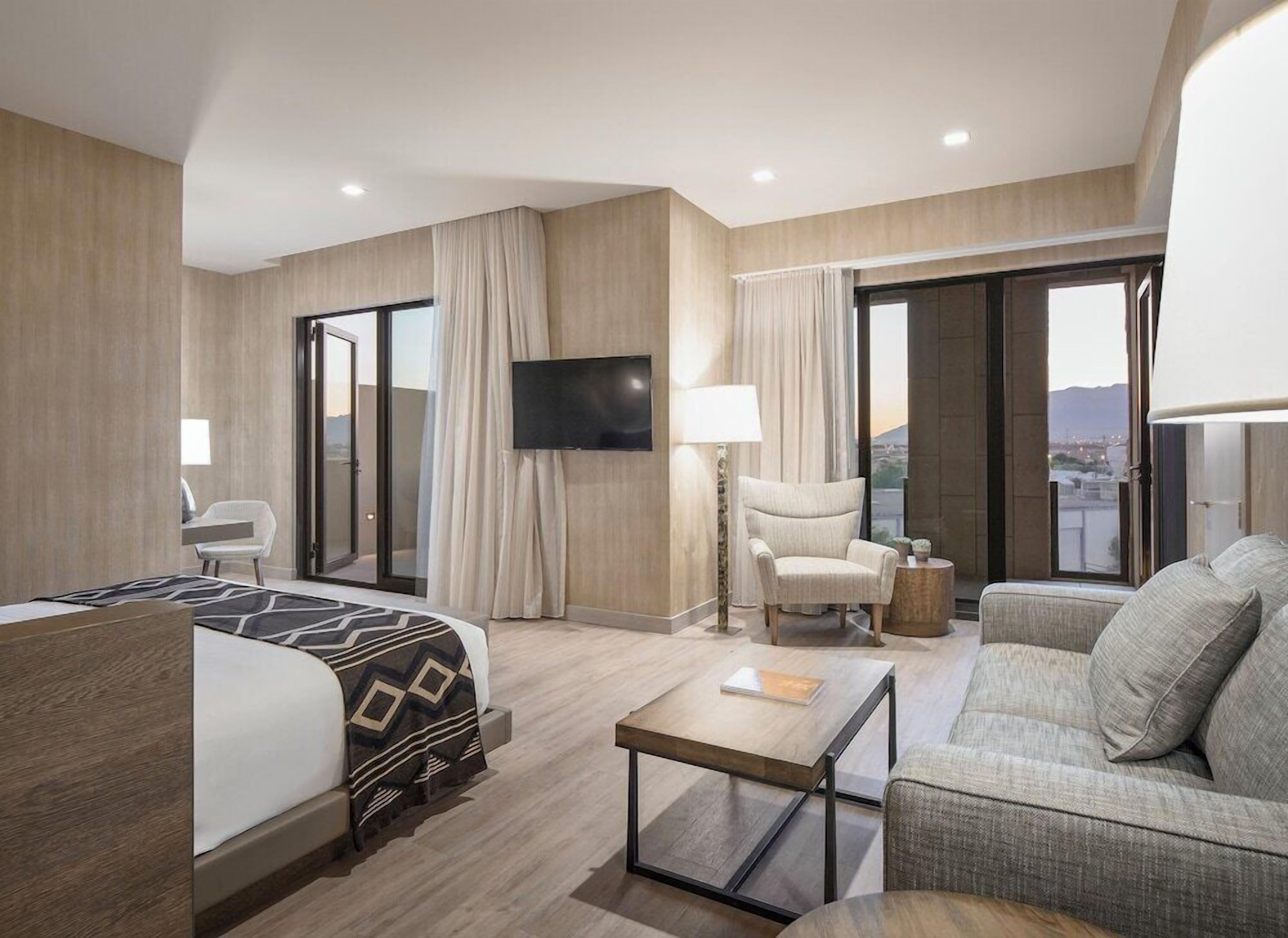 Premium bedding, in-room safe, desk, blackout drapes