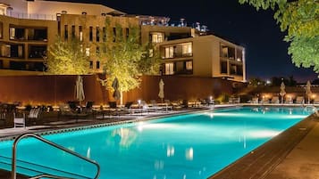 Outdoor pool, pool loungers