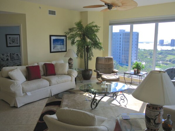 Condo, 3 Bedrooms, Balcony (Waterside 283) | Living area