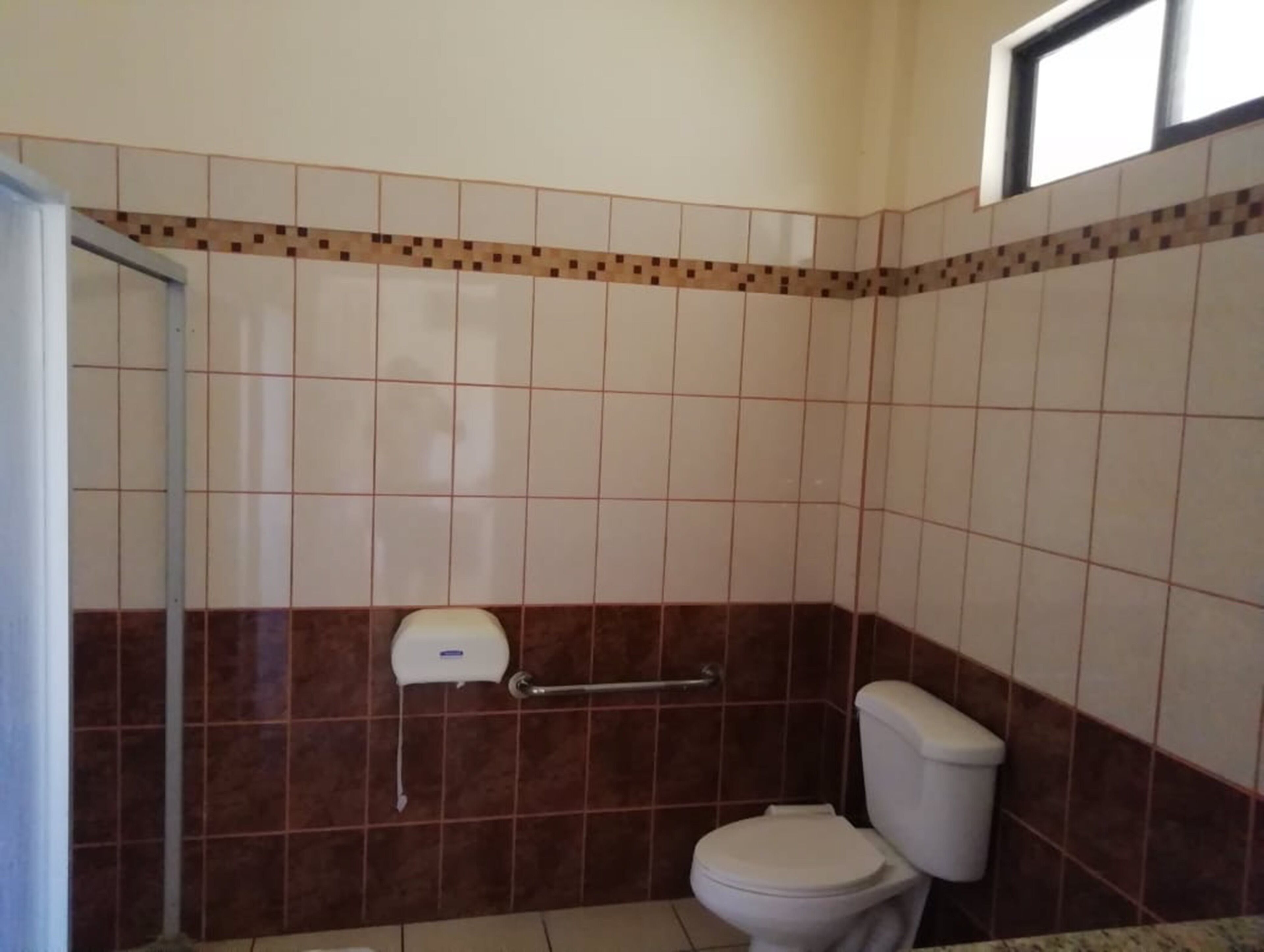 standard room | bathroom | shower, towels