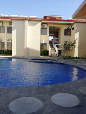 Outdoor pool - Hotel Kam Tu (Cañas)