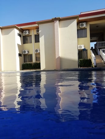 Outdoor pool. Hotel Kam Tu