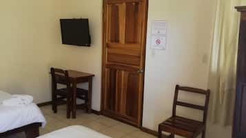 Standard Room | Peralatan tempat tidur premium, meja, Wi-fi percuma