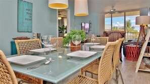 公寓客房, 2 間臥室, 陽台, 海景 (Hamilton House 206) | 房內用餐區