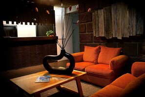 Lobby sitting area - Aztic Hotel & Suites Ejecutivas (Mexico City)