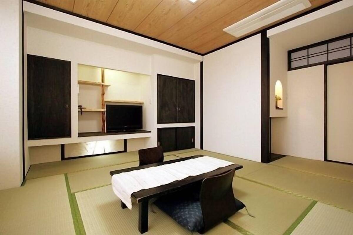 Japanese Room | In-room safe, free WiFi, bed sheets