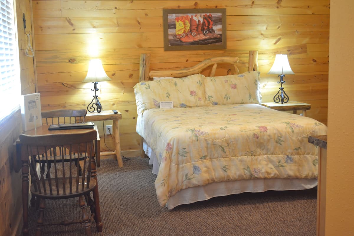 WiFi (free), bed sheets