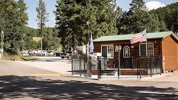 Check-in/check-out kiosk