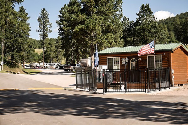 Check-in/check-out kiosk
