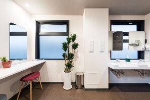 In-room safe, free WiFi, bed sheets