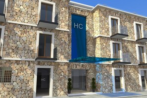 Vista frontal de la propiedad