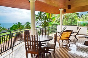 Penthouse Garden View Family Room  | Balcony - Sea View Deepal Villa (Unawatuna)