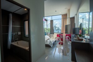 Premier Twin Room | Baño | Artículos de higiene personal gratuitos y secador de pelo