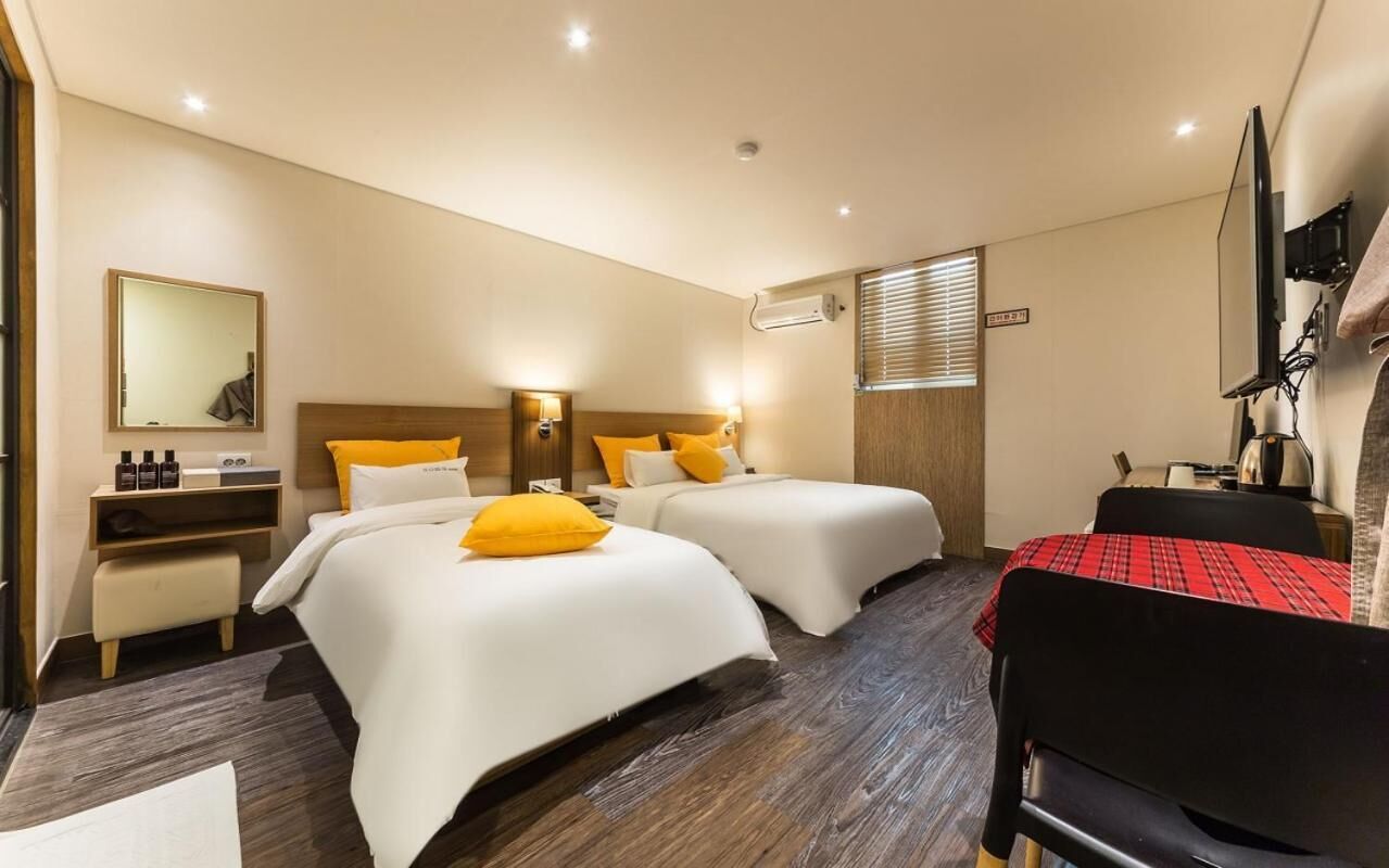 desk, soundproofing, iron/ironing board, free wifi